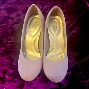 Women’s size 5 nude heels